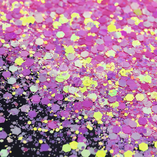Violet-pink glitter with iridescent shine, perfect for candles, nails, and slime projects.